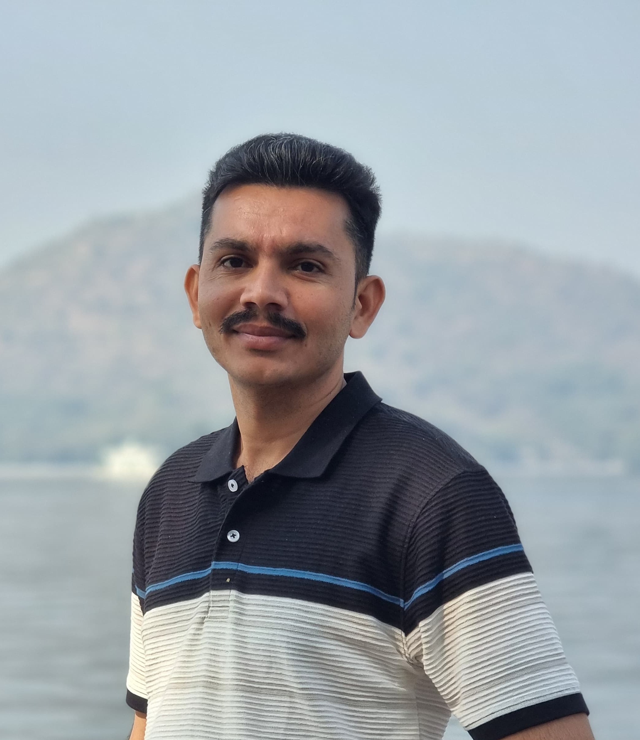 સંદિપભાઈ દેવાયતભાઈ અવાડીયા 