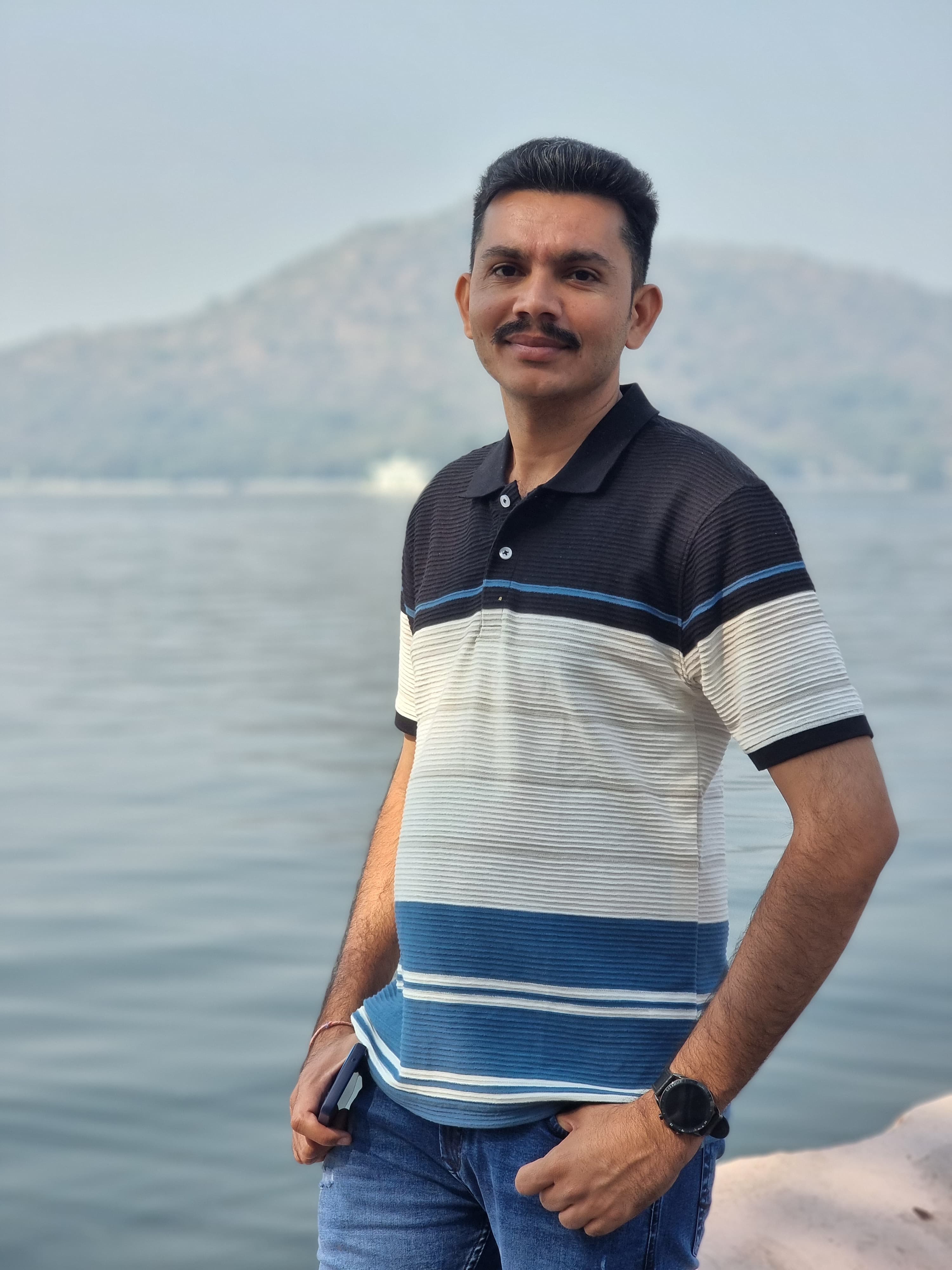 સંદિપભાઈ દેવાયતભાઈ અવાડીયા 