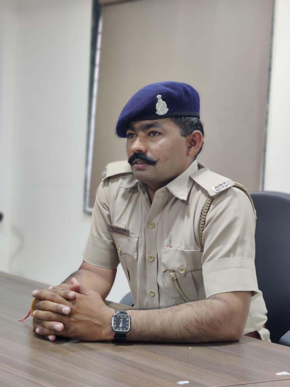 અજીતભાઈ ભાનુભાઈ લોખીલ 