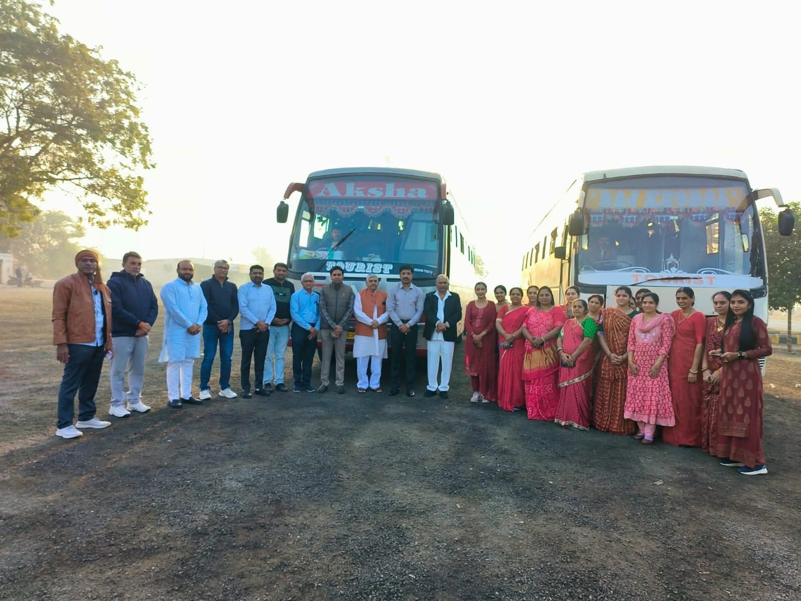 મહરાસ‌ સમયે રાજકોટ થી દ્વારકા બસ પ્રસ્થાન કરાવતા આગેવાનશ્રીઓ 