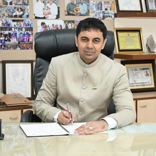 ડો. પ્રદિપભાઇ રામભાઇ ડવ 